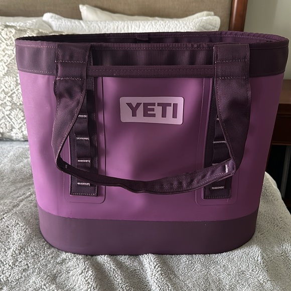 Yeti Handbags - Yeti 35 Carryall tote bag